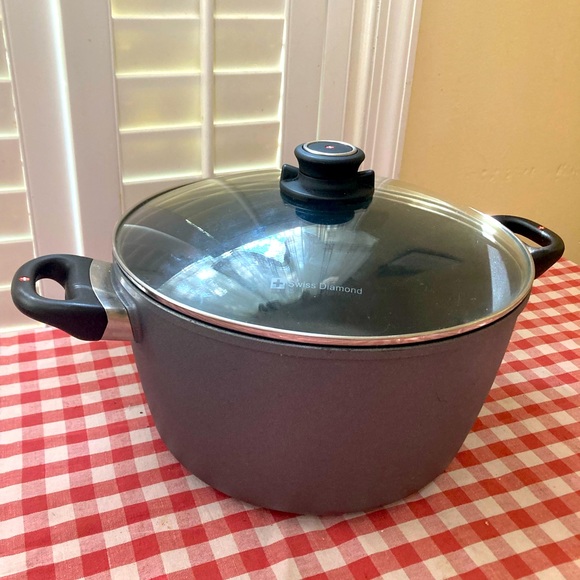 Swiss diamond Cooking Pot Large 14 inch diameter glass lid plastic handles
